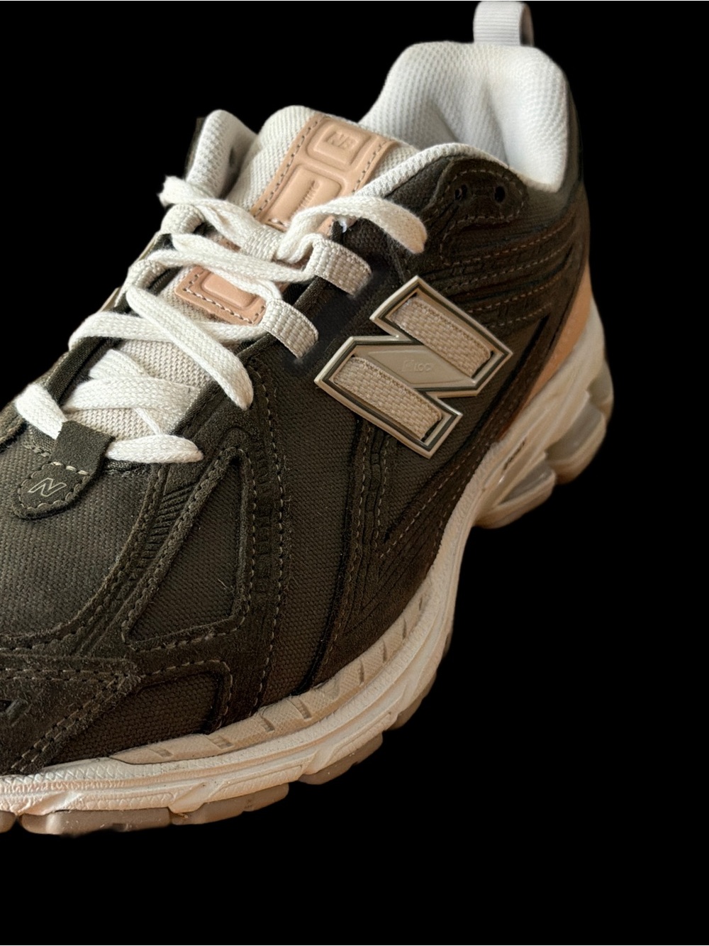 New Balance 1906R Olive Green & Cream  Sneakers Men’s size 11 EUC 2X